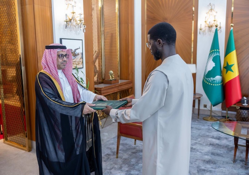 Palais : six nouveaux ambassadeurs présentent leurs lettres de créance à Bassirou Diomaye Faye