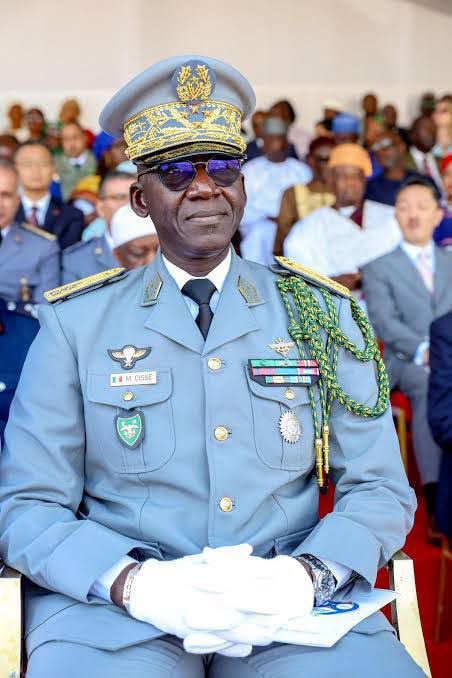 Le Général Mbaye Cissé nommé ambassadeur du Sénégal au Canada, Sadikh Top remplacé par Babou Faye