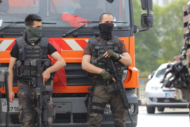Putsch manqué: Millier d'arrestations et de limogeages en Turquie