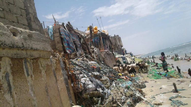 À Saint-Louis, la montée des eaux engloutit les maisons du littoral À Saint-Louis, la montée des eaux engloutit les maisons du littoral