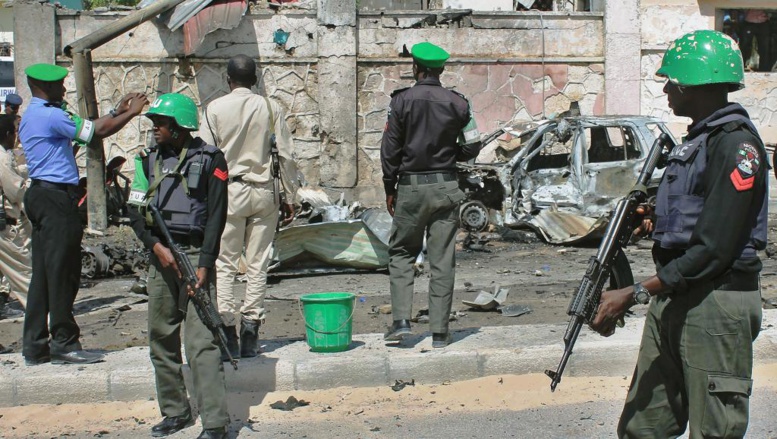 Somalie: un double attentat-suicide vise l’aéroport de Mogadiscio Somalie: un double attentat-suicide vise l’aéroport de Mogadiscio