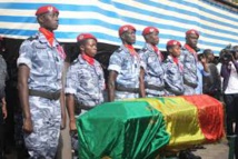 La famille de feu Fodé Ndiaye dans tous ses états: «Ce n’est pas un chien qui a été tué mais…» La famille de feu Fodé Ndiaye dans tous ses états: «Ce n’est pas un chien qui a été tué mais…»