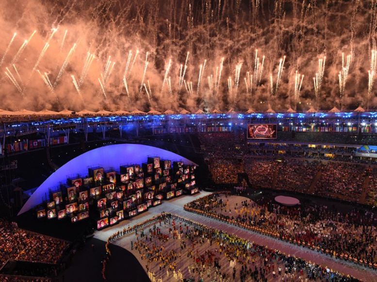 EN IMAGES. Cérémonie d'ouverture des JO : la flamme olympique s'est installée à Rio