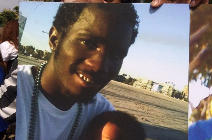 ​La police tue un homme noir par erreur à Los Angeles