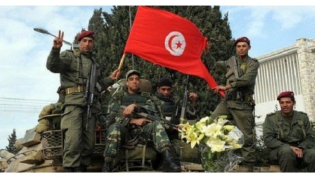 Tunisie: l'armée recrute les chômeurs