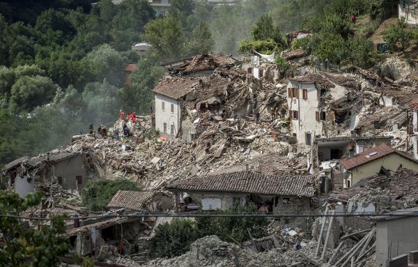 Italie: après le puissant séisme, le bilan ne cesse de s'aggraver