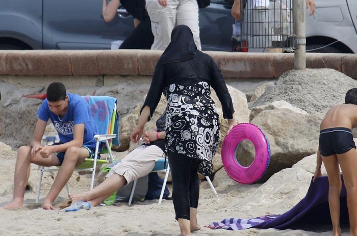 France : décision du Conseil d'Etat attendue sur les arrêtés anti-burkini