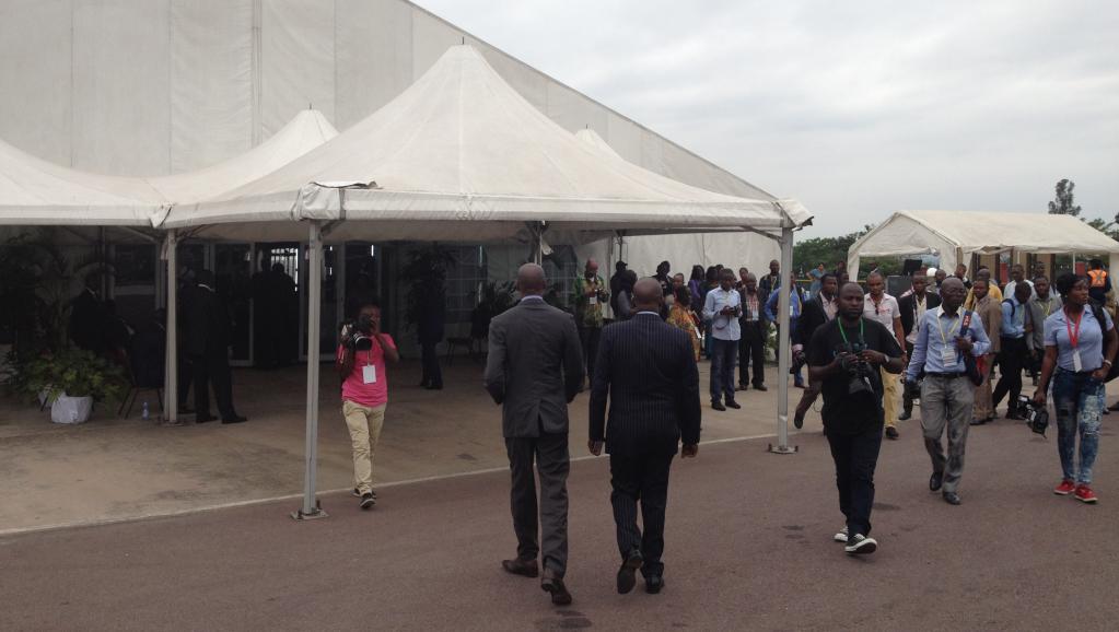 RDC: majorité et opposition divisées sur la responsabilité du report de l’élection