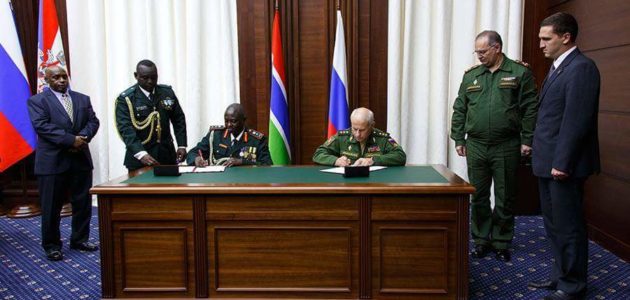 ​Accords militaires: Yaya Jammeh prend le contre-pied de Macky Sall et signe avec la Russie