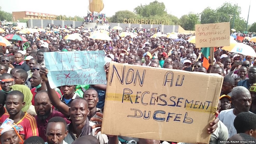 L'opposition défile à Niamey, au Niger, le 1er novembre 2015. (VOA/Idrissa Abdoul-Razak)