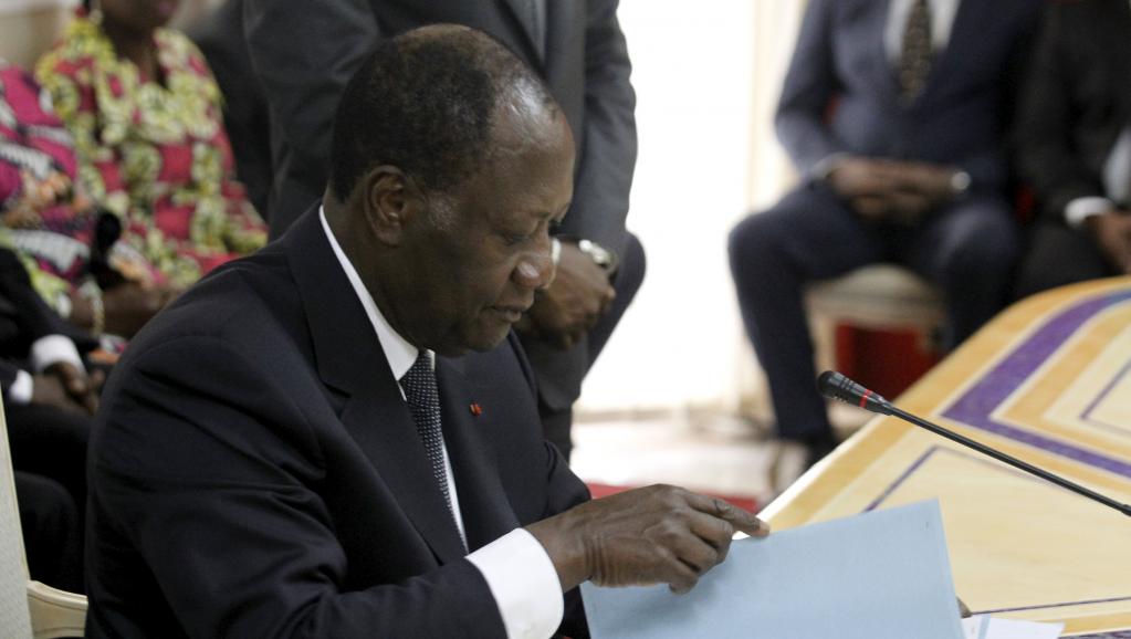 Côte d’Ivoire: le texte de la nouvelle Constitution remis au président Ouattara