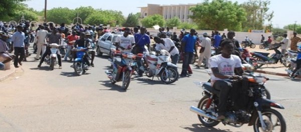 Violente dispersion de la manifestation des conductions de motos Jakarta: 10 interpellations, 2 blessés graves