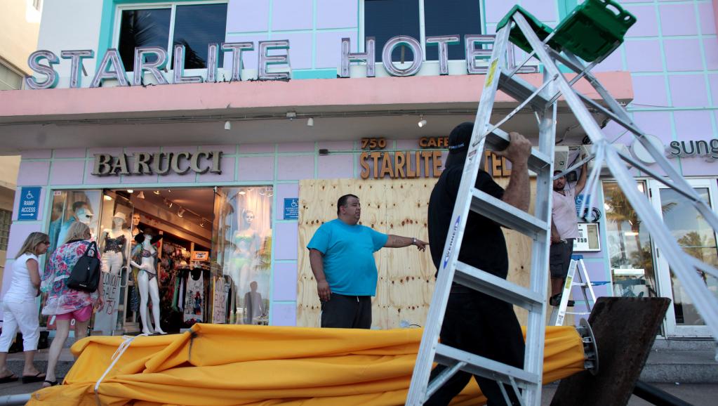 Ouragan Matthew: un million et demi d'habitants ont ordre de quitter les zones côtières de Floride (gouverneur)