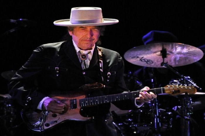 Nobel de littérature: Obama félicite Bob Dylan, "Une de mes poètes préférés"