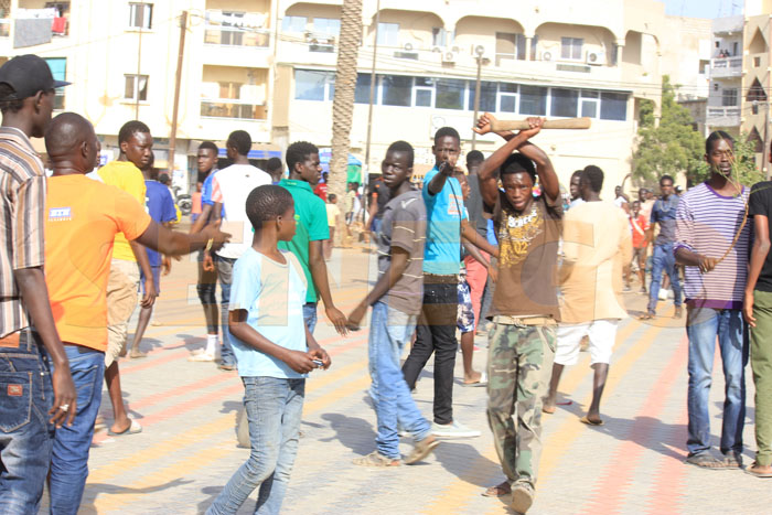 ​Marche de Mankoo Watù Senegaal: les jeunes de Colobane se barricadent