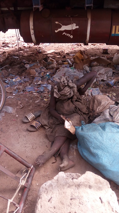 Pourquoi les malades mentaux aiment-ils les ordures ? (Par Ansoumana DIONE)