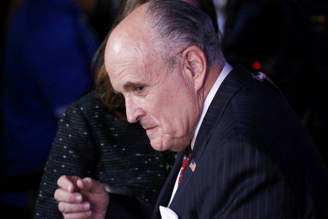 Etats-Unis: cité pour le poste de ministre de la Justice, Rudy Giuliani n'exclut pas des poursuites contre Hillary Clinton