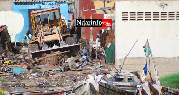 Direct Guet-Ndar : le Caterpillar en panne à côté de la mosquée - Les affrontements se poursuivent