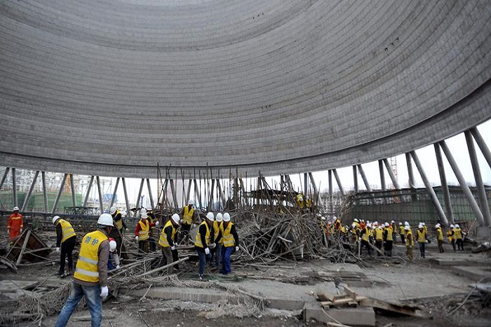 Au moins 67 morts dans la chute d'une plateforme de chantier en Chine
