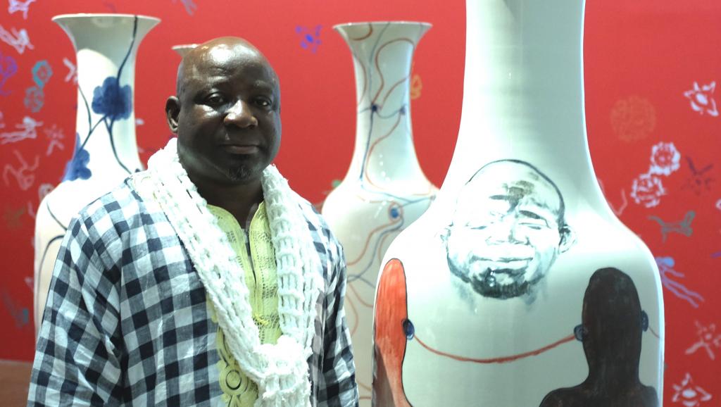 Journée contre le Sida: l’artiste Barthélémy Toguo veut «Vaincre le virus!»