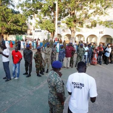 Gambie: Les forces de sécurité doivent respecter les droits de l'homme pendant la transition, (HRW)