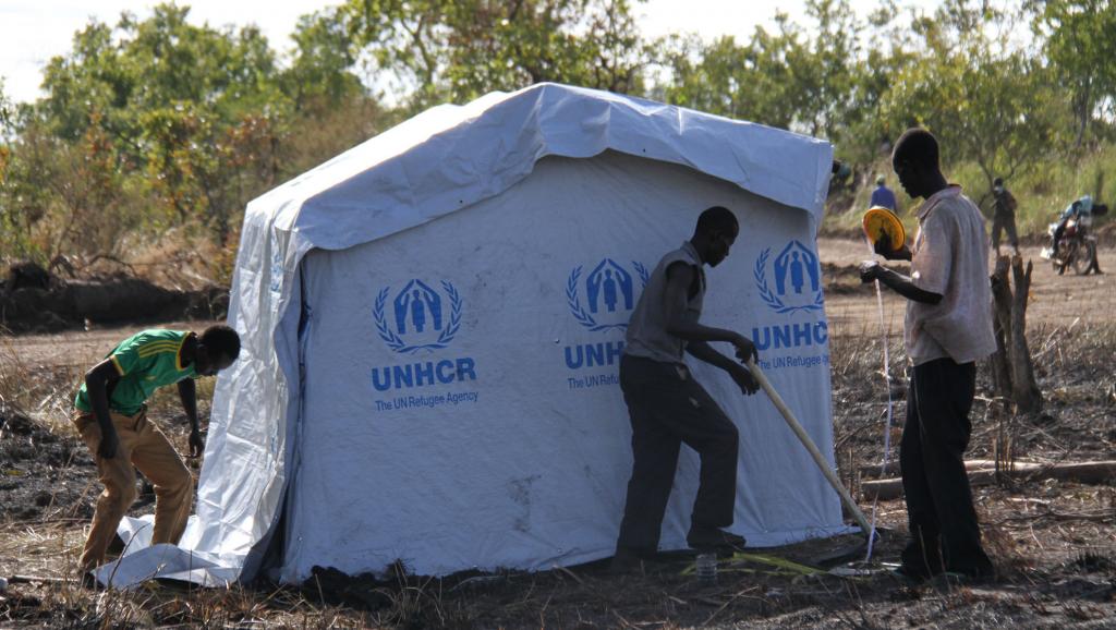 bConflit au Soudan du Sud: des milliers d’enfants trouvent refuge en Ouganda