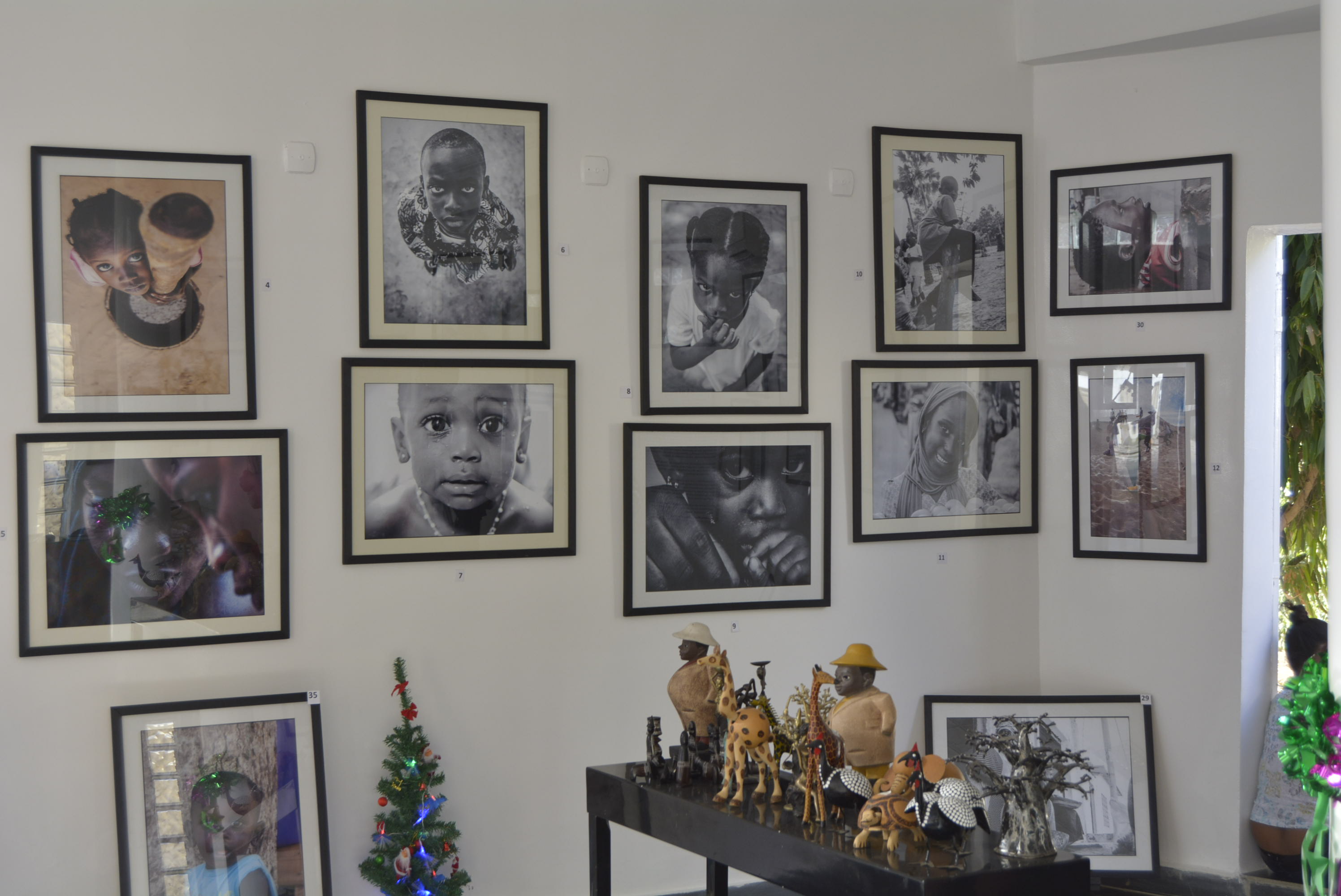 ​Vernissage de leur exposition  : Mata Nataal et xaadim utilisent la photographie au service des enfants