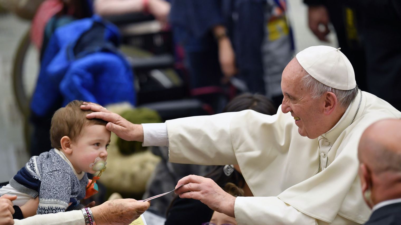 Le pape "réformateur" François, adulé et attaqué, fête ses 80 ans