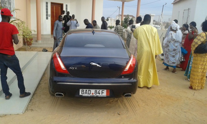 Les images de la nouvelle voiture de Cheikh Béthio Thioune : Une Jaguar XJL offerte par ses "Thiantacones"