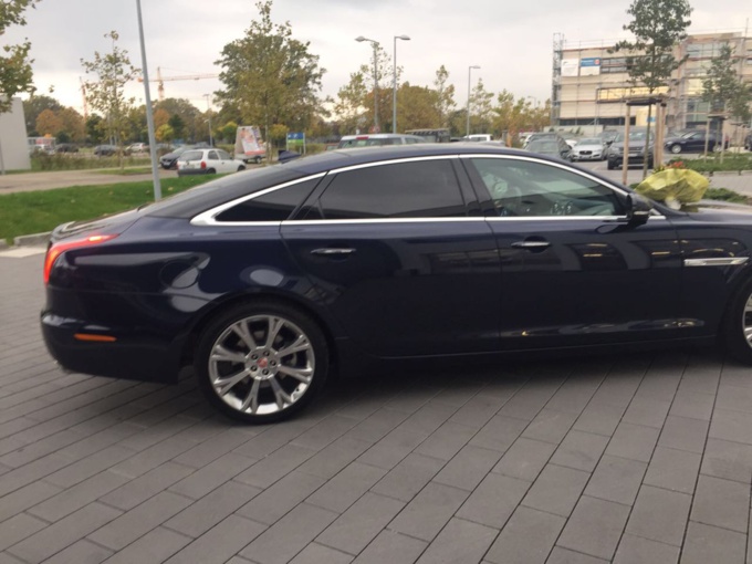 Les images de la nouvelle voiture de Cheikh Béthio Thioune : Une Jaguar XJL offerte par ses "Thiantacones"