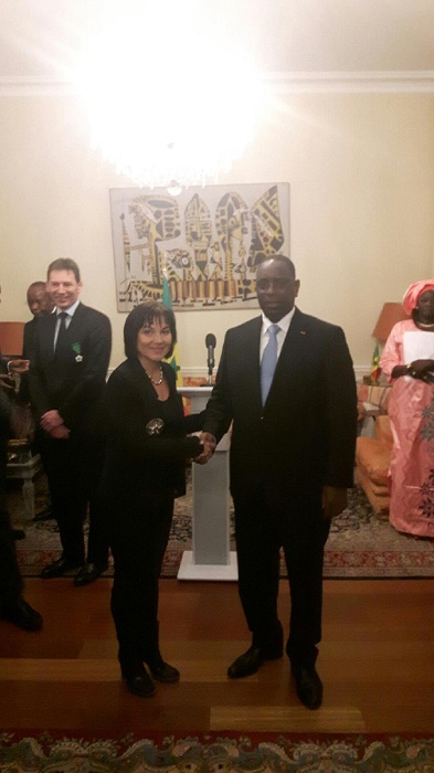 France: le président Sall a élevé Annick Girardin au rang d'officier de l'Ordre national du Lion