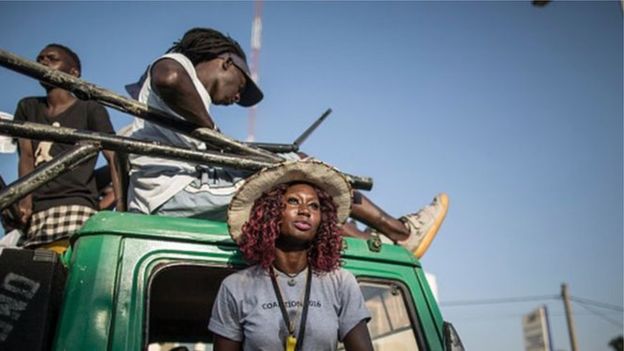 Des Gambiens fuient au Sénégal
