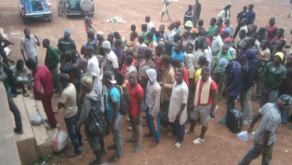 Le collectif de migrants «Mains propres» occupe le consulat du Mali à Parisa