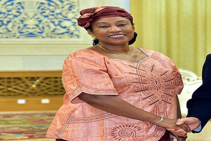 Crise gambienne : la ministre des Affaires étrangères Neneh Macdouall Gaye lâche Jammeh et se réfugie à Dakar