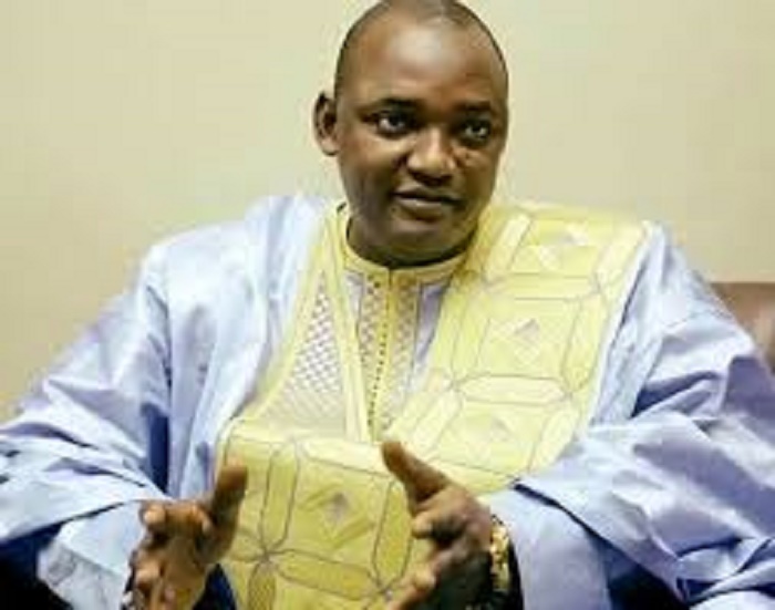 Le président Adama Barrow annonce son retour en Gambie