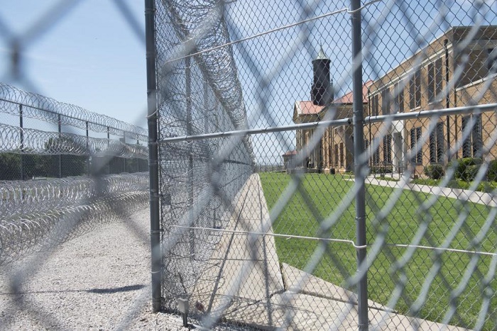 Etats-Unis: Donald Trump relance le débat sur la torture dans les prisons