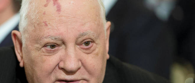 Gorbatchev : "le monde se prépare pour la guerre"