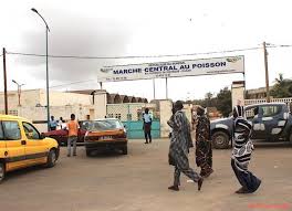 ​La police face aux grévistes: risque d’affrontements au marché au poisson