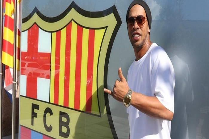 Barça : Ronaldinho est de retour à Barcelone (Officiel)
