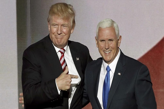 Décret anti-immigration: Mike Pence, service après-vente de Donald Trump