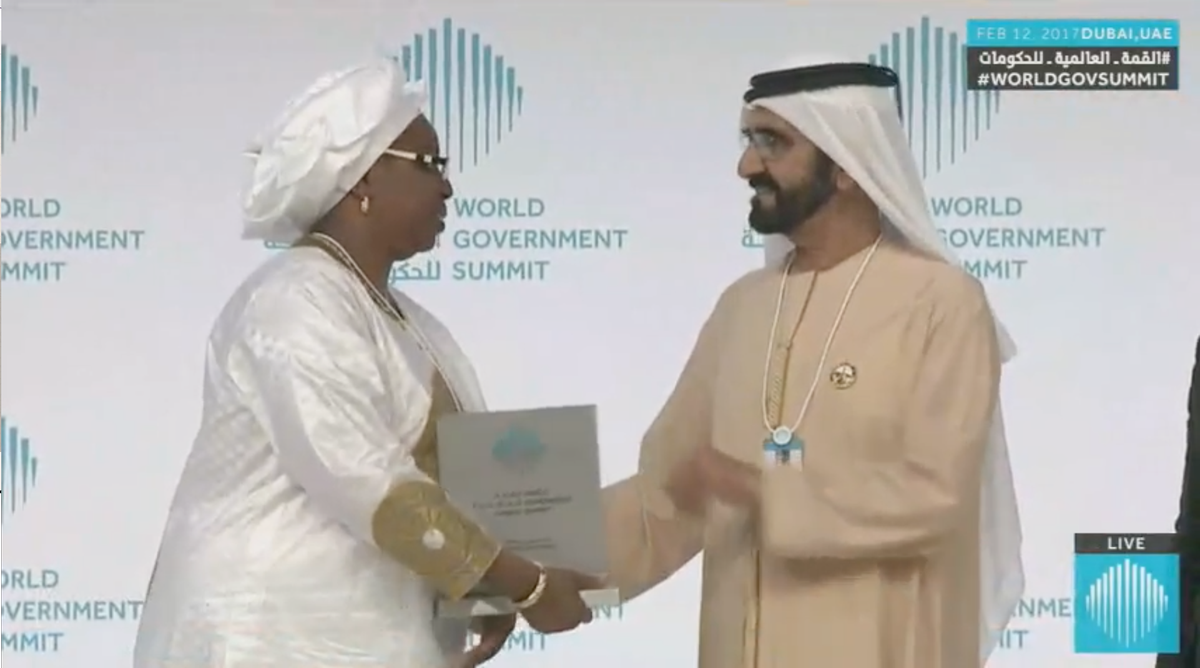 Exclusif/Sommet de Dubai : Awa Marie Coll Seck recevant le prix du "Meilleur ministre de la Santé"