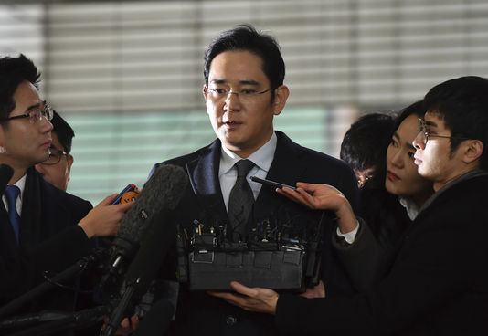 ​L’héritier de l’empire Samsung arrêté pour corruption