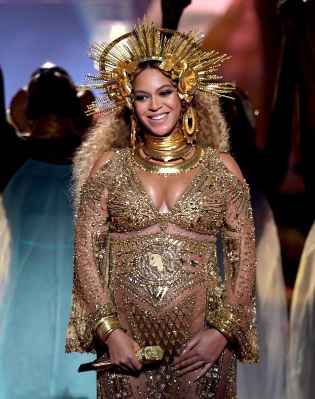 Le Detail Egocentrique Que Personne N Avait Remarque Sur La Robe De Beyonce Aux Grammy Awards