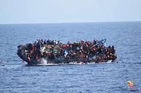 ​Libye: les corps de 74 migrants découverts sur une plage non loin de Tripoli (Croissant-Rouge libyen)