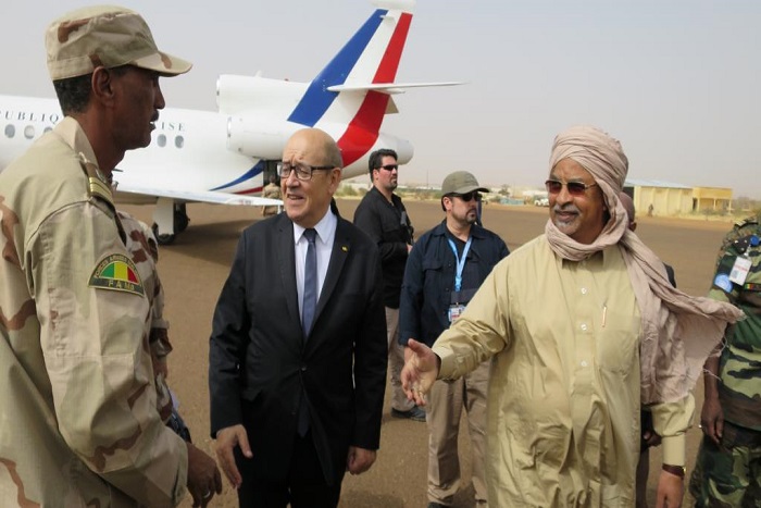 Le ministre français de la Défense achève au Tchad sa tournée d'adieux au Sahel