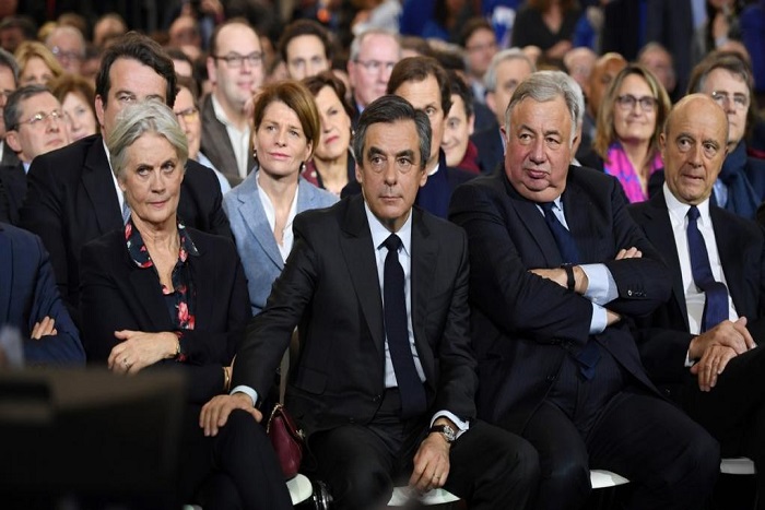 France: l'imbroglio continue à droite entre François Fillon et Alain Juppé