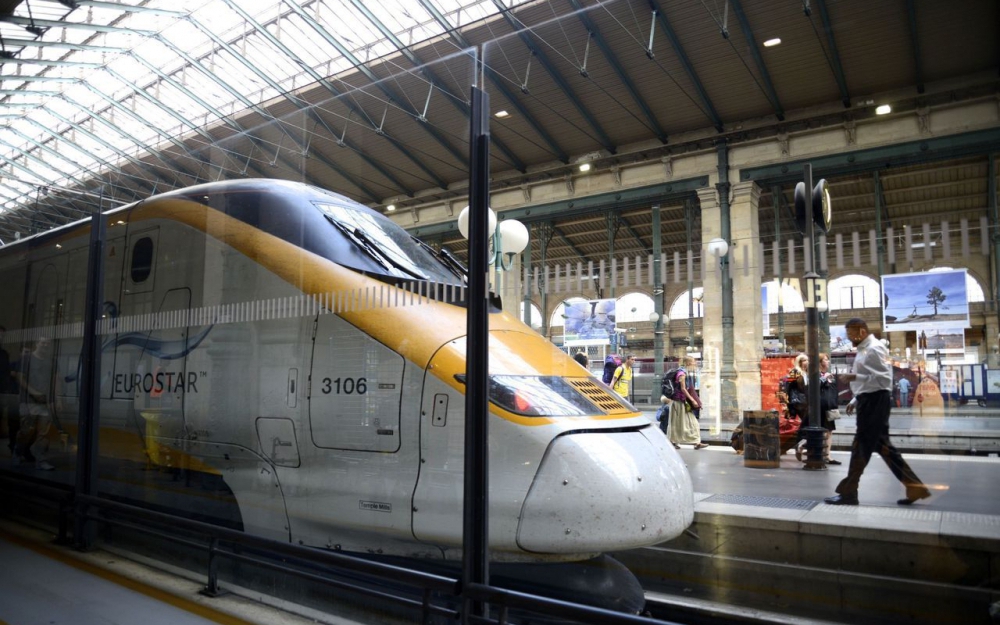 Gare du Nord à Paris: un migrant tente de grimper sur un Eurostar pour rallier Londres