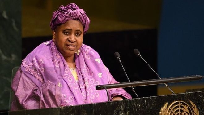 Isatou Njie-Saidy est la première femme vice-présidente de la Gambie. Elle a été en poste de 1997 à 2017