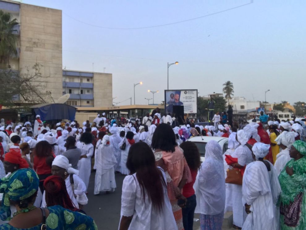 Soutien : les femmes Khalifistes marchent pour soutenir leur maire en prison 