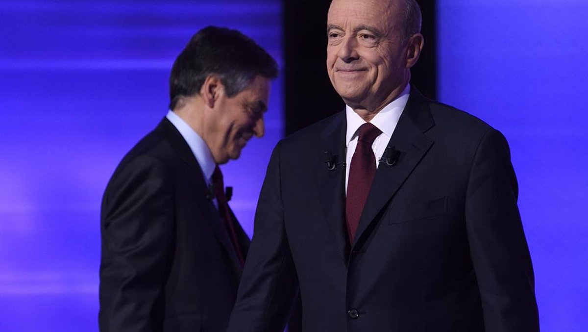 France: Juppé offre son parrainage à Fillon, et garde ses distances avec Macron